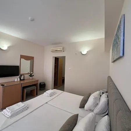 Ξενοδοχείο Persani Hotel-free Parking 2*